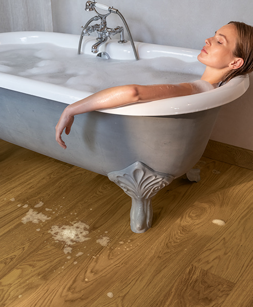 Os pavimentos de madeira natural Quick-Step, são perfeitos para a sala de banho